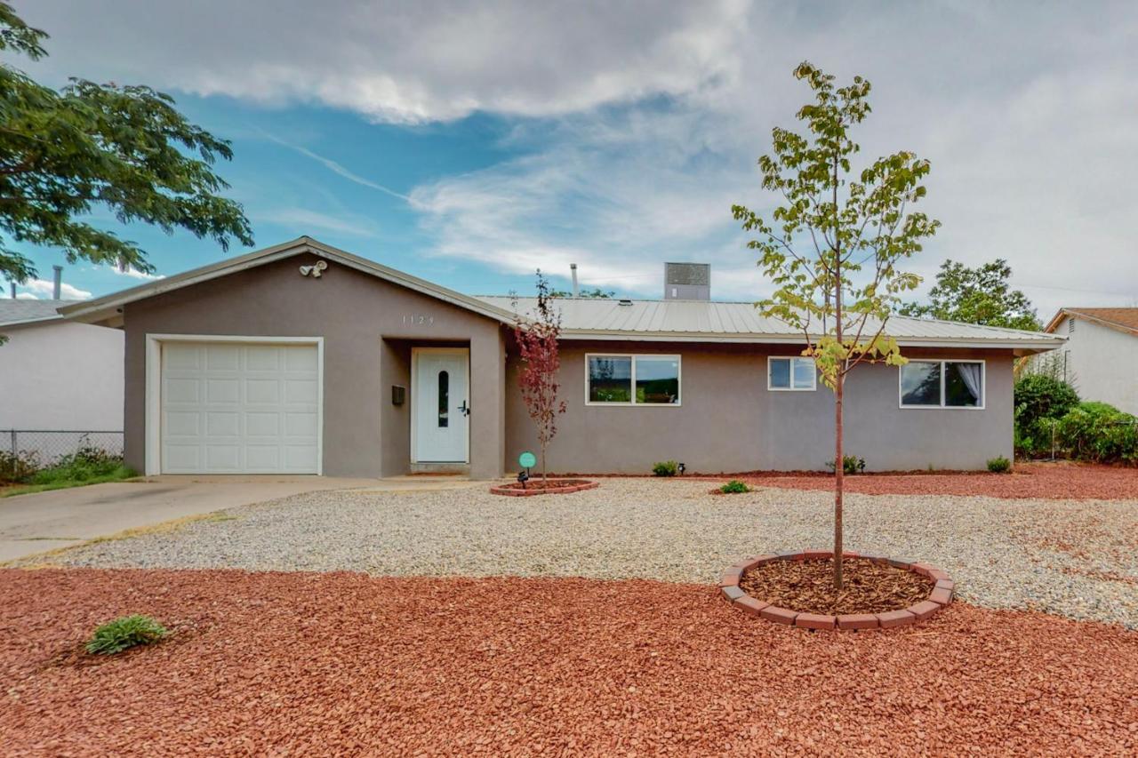 Comfortable 3-Bedroom Home With Spacious Backyard アルバカーキ エクステリア 写真